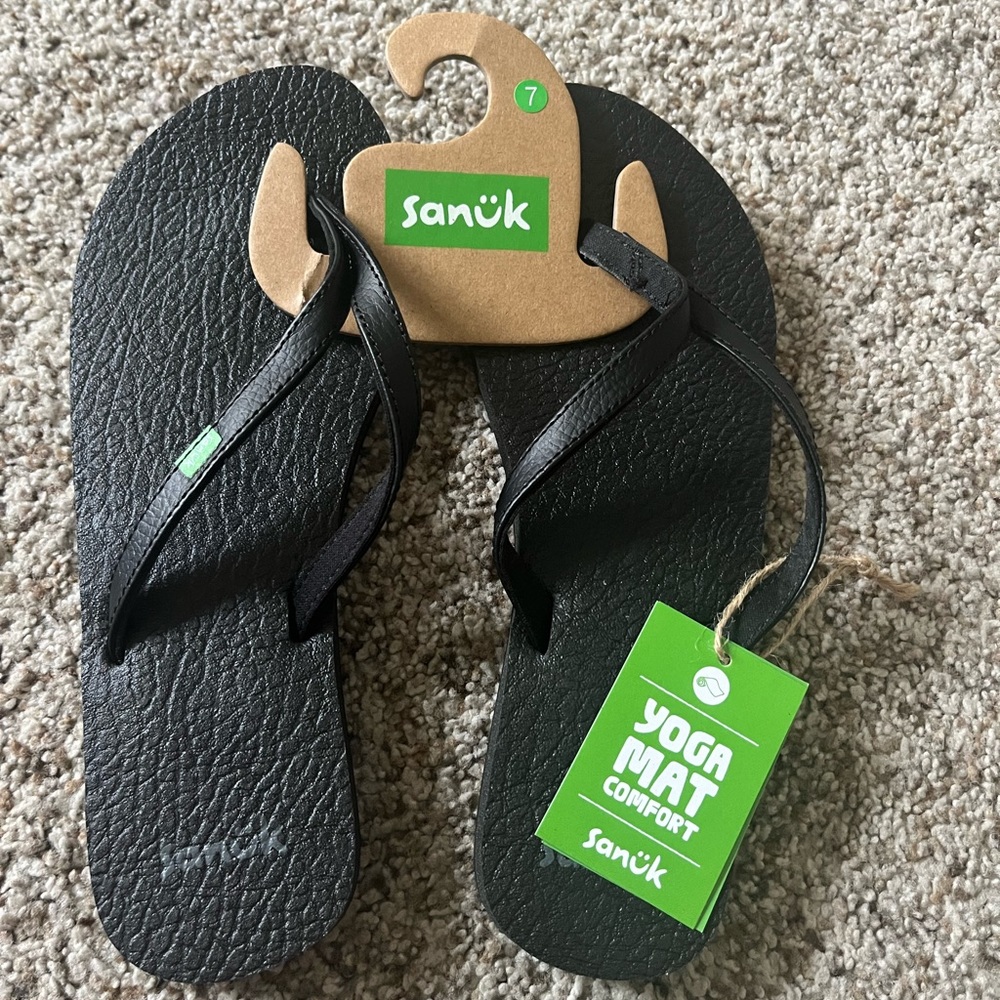COPY - NWT sanuk size 7 flip flops